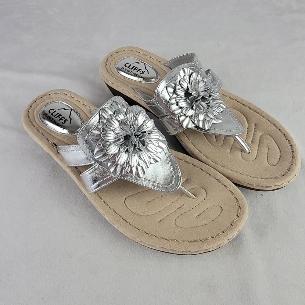 Cliffs by White Mountain Cassia Silver Metallic Floral Wedge Thong Sandals 9.5M